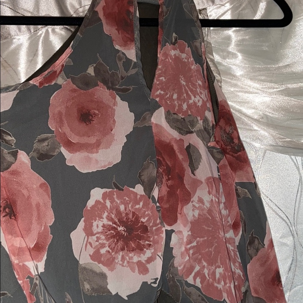 🌸EUC FASHION NOVA summer high neck sleeveless top - Picture 6 of 8